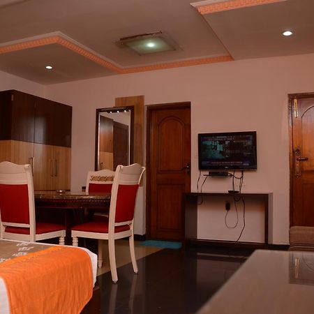 Hotel Rahul Deluxe นาคปุระ ภายนอก รูปภาพ