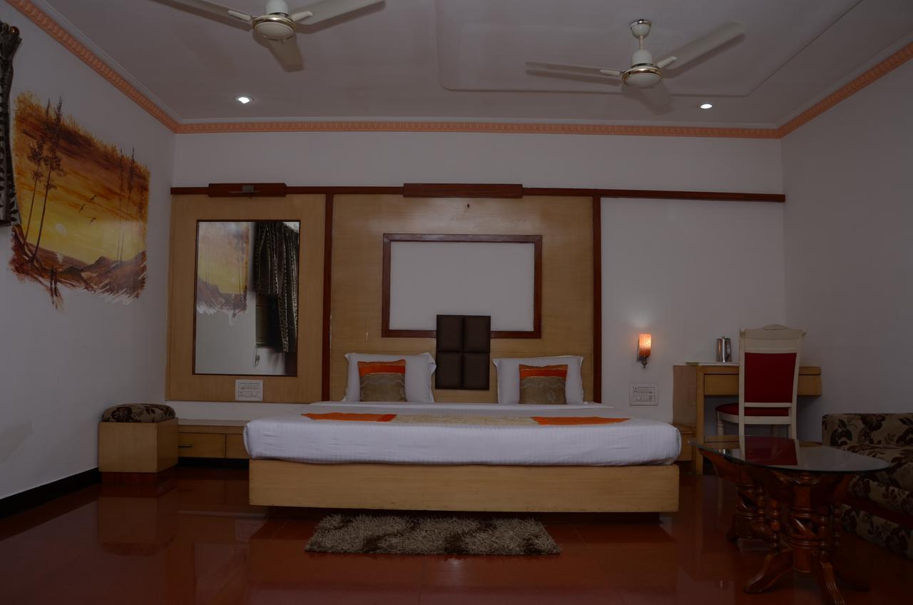 Hotel Rahul Deluxe นาคปุระ ภายนอก รูปภาพ