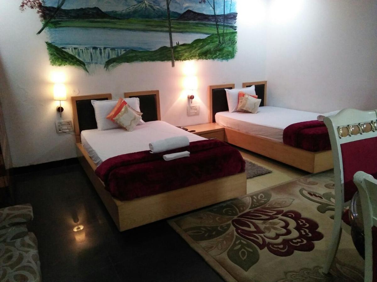 Hotel Rahul Deluxe นาคปุระ ภายนอก รูปภาพ