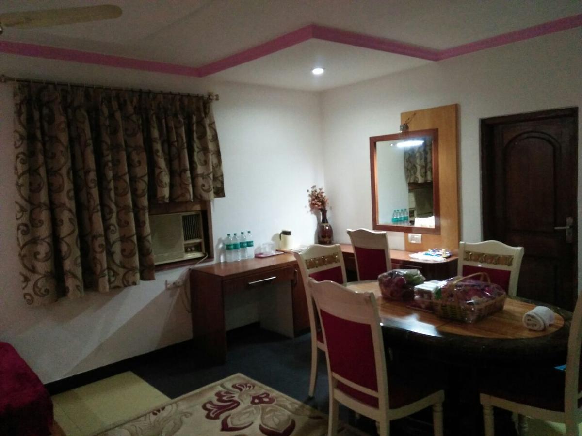 Hotel Rahul Deluxe นาคปุระ ภายนอก รูปภาพ